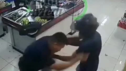 Robber gets beat up by entire store staff