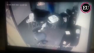 [VÍDEO] observa como se cambia de ropa Aída merlano en el consultorio médico