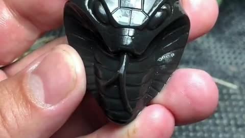 The black stone is not very beautiful, but it is amazing to you through my hands, carving cobra head