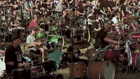 400 musicians perform Pink Floyd - Another Brick In The Wall