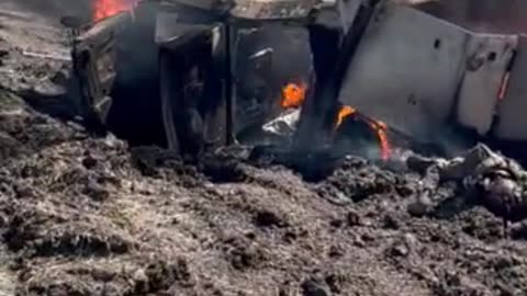 Russian soldiers destroyed Ukrainian HMMWV armored car near Artemovsk