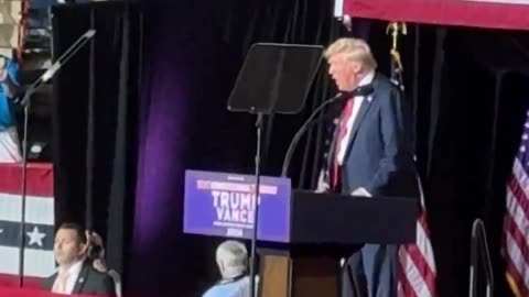 PDJTrump is welcomed by an enthusiastic cheering crowd in Harrisburg, PA!