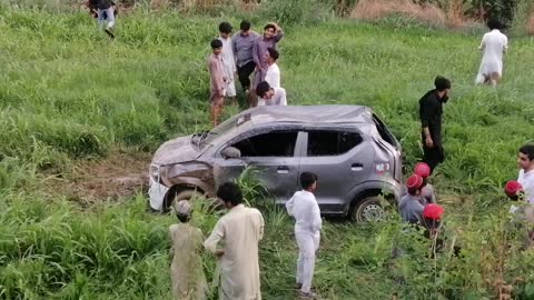 A car gets off road and plunges into drain