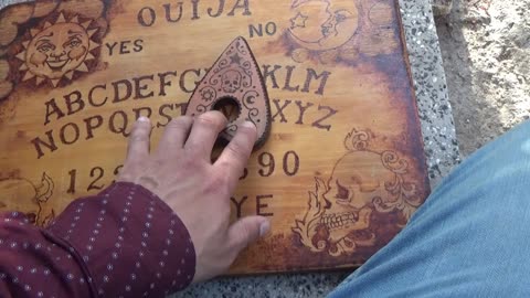 Tarde de ouija en el Cementerio General