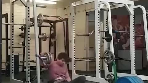 GYM FAILS!! FUNNY MUST WATCH😂😂