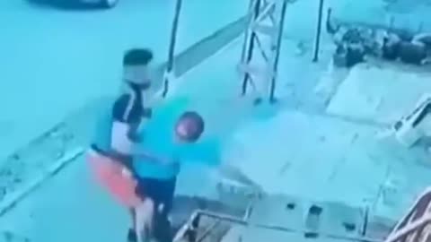 Very quick reaction man saved his friend from electrocution