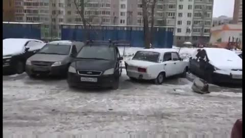 crazy guy sawed off the trunk of a car to park Russia