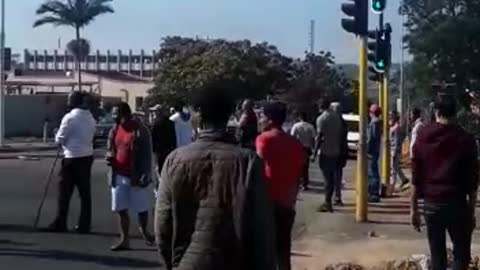 Durban community fights back against looters