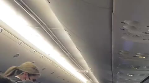Passengers applaud as Delta flight crew announces masks are optional