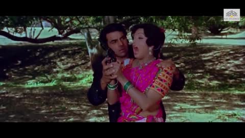 Dharmendra Teaching Shooting To Hema Malini - Comedy Scene - Sholay Hindi Movie