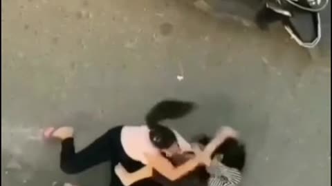 Girls fighting