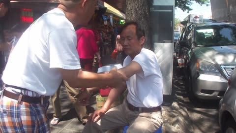 Luodong Briefly Massages Elderly Chinese Man