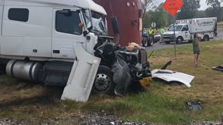 TRAIN STRIKES 18 WHEELER, LIVINGSTON TEXAS, 10/26/23...