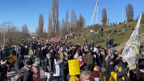 Berlin: Start Demo -Zug im Zeitraffer 12-03-2022