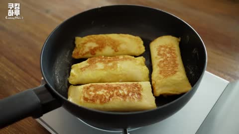 Add flavor to sweetness! Banana Cheese French Toast!! Cinnamon Powder, Chocolate Sauce.