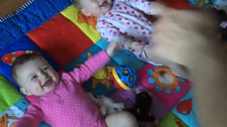 Dad makes twin babies laugh hysterically