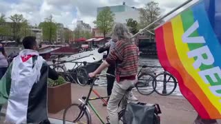 Woke Guy With Rainbow Flag Gets Big Dose of Reality at #FreePalestine Protest