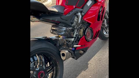 Ducati panigale exhaust before after akraprovic