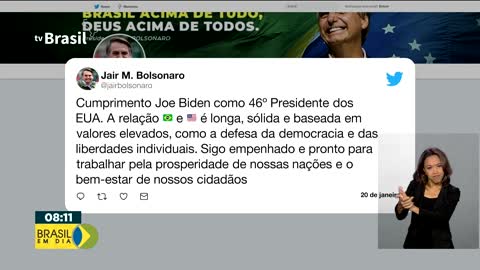 Presidente Jair Bolsonaro cumprimenta Joe Biden
