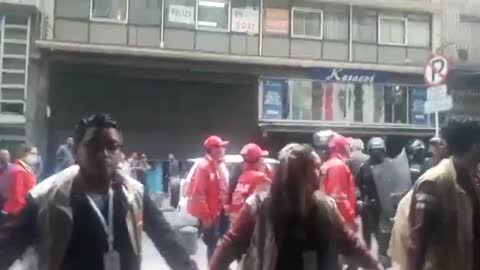 Protestantes se tomaron sede del Ministerio del Interior en Bogotá