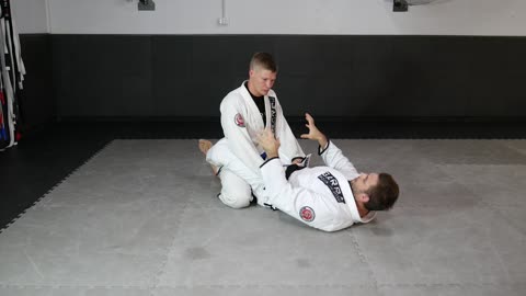 CROSSING THE ARM - CLOSED GUARD - ARMBAR - SUBMISSION