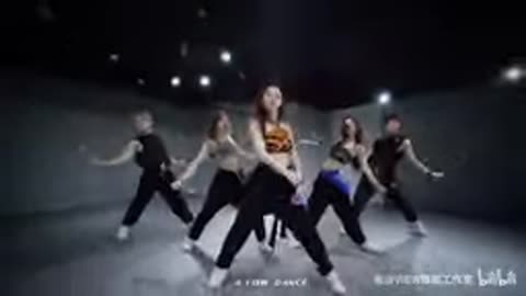 Girls remax dance