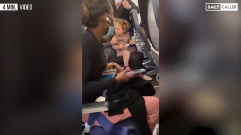 Passengers Turn On Flight Attendant Kicking A 2 year-old Off A Plane For Mask Violation