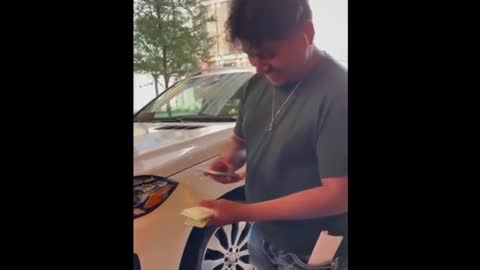 Kodak Black Blesses A Fan With Money So He Can Replace His Cracked Phone!