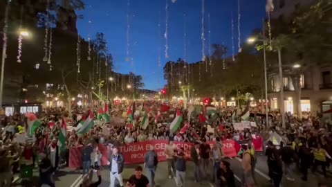 Spain: Over 70,000 people gathered in Barcelona for a protest in support of Palestine