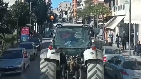 Anche gli agricoltori greci intensificano le loro proteste