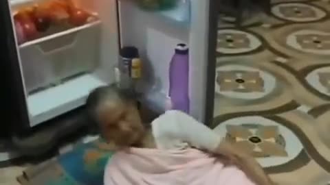 🥶🥶Refrigerator turns into Air-condition with This Old Woman🤣🤣🤣
