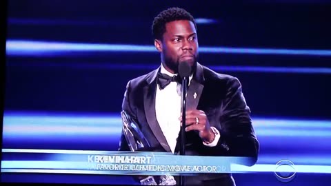 Kevin Hart wins People s Choice Awards 2017 for Favorite Comedic Movie Actor