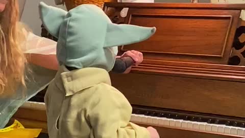 Baby Yoda Plays Piano - 3 in human years