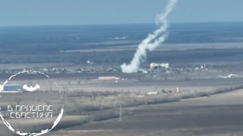 👀 A Russian drone films the operation of HIMARS, and then artillery tries to hit this