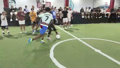 iShowSpeed 1v1's a PRO SOCCER PLAYER..