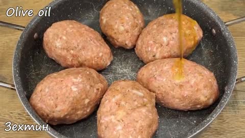 Prepare The Meatballs For Frying