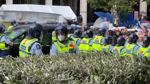 Wellington Protest: Anti-Mandate Protestors interacting with New Zealand police.