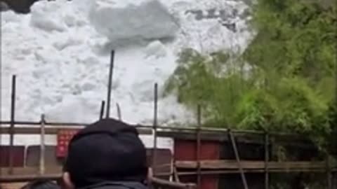 Terrified tourists flee as massive snowball rolls down, breaking barriers at Chinese scenic spot