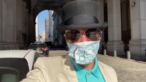 ACTIVIST Kicked out of NYC courthouse over QUALITY of mask