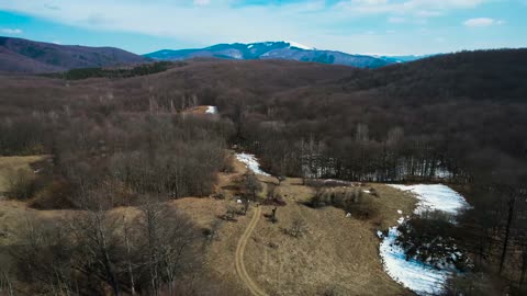 Platoul Vârtoapelor şi ghioceiI de lângă Sarmizegetusa Regia din Munţii Orăştiei