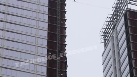 BREAKING! Los Angeles: Spotted tight rope walking graffiti towers