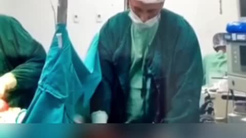 Anestesiólogo abusa de una embarazada en plena cesárea