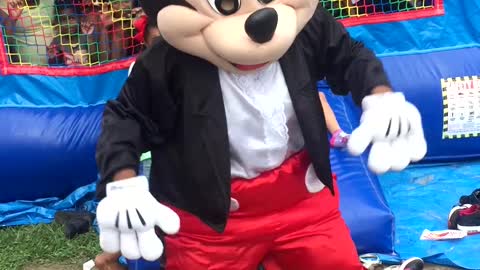 Twerking Mickey Mouse