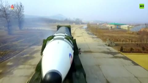 La Corea del Nord testa il suo nuovo missile balistico intercontinentale Hwasong-17 Alla prova ha partecipato il leader nordcoreano Kim Jong-un.