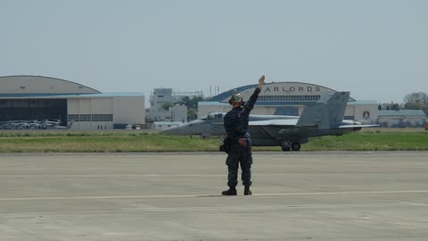 Super Hornets arriving to NAF Atsugi