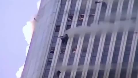 2001 年 9 月 11 日、世界貿易センターに閉じ込められ、近くのヘリコプターに手を振って助けを求めてる人々