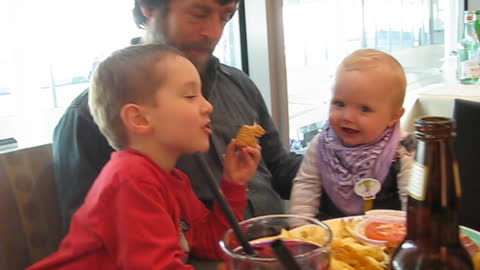 Dad eating french fries sends baby into giggle fit
