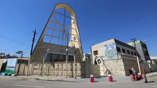 Murales para recibir a Francisco en Bagdad y decorar los muros de seguridad