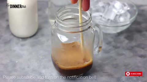 HOW TO MAKE ICED COFFEE (QUICK AND EASY RECIPE)