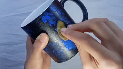 A great way to draw on mugs | acrylic on cups | coloring the cups